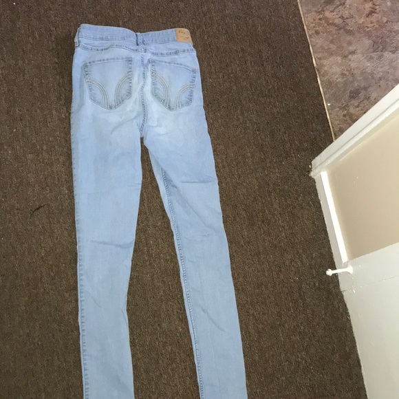 LIKE NEW hollister skinny jeans - Picture 3 of 4